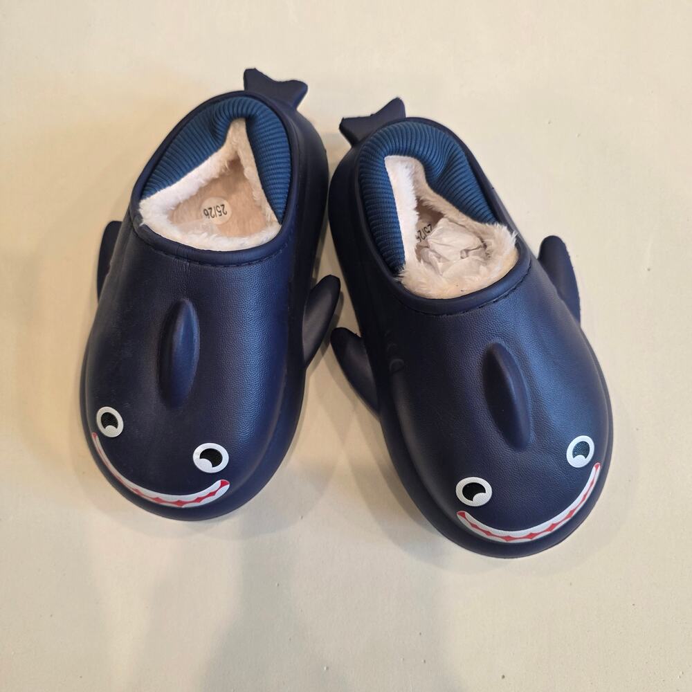 NEW Shark clogs w/sherpa and fur lining in‎ navy blue sz 150 US 8.5
